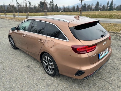 kia_ceed_3_.jpg