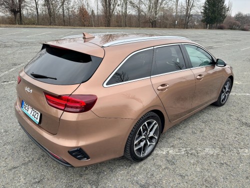 kia_ceed_4_.jpg