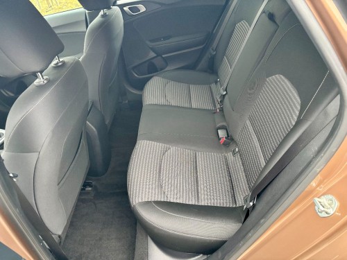 kia_ceed_8_.jpg