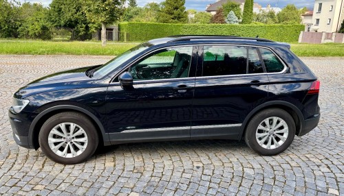 tiguan_cerny_2_.jpg
