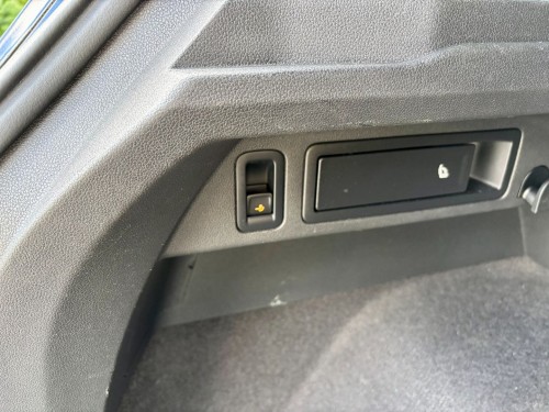 tiguan_cerny_9_.jpg