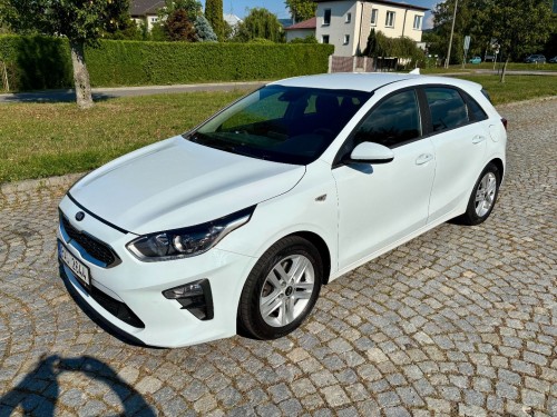 kia_ceed_bila_1_.jpeg