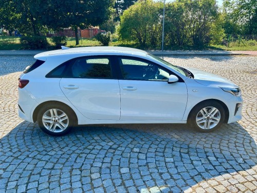 kia_ceed_bila_5_.jpeg