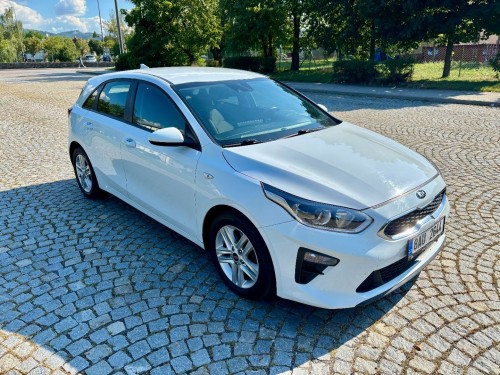 kia_ceed_bila_6_.jpeg