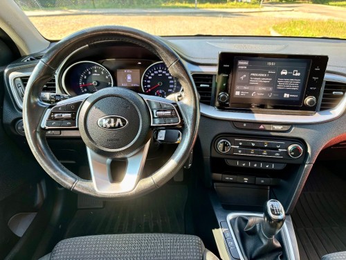 kia_ceed_bila_7_.jpeg